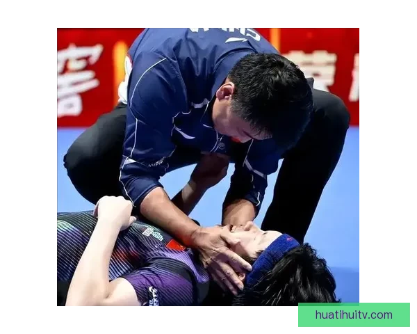刘国正妻子为王楚钦比赛落泪直呼太难 达科教练被打服累到撑地